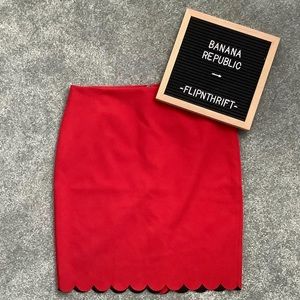 🎉HP🎉💛BANANA REPUBLIC Red Scallop Hem Skirt